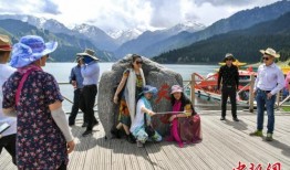 男子爆料新疆景区视频,男子亲历震撼美景与独特风情